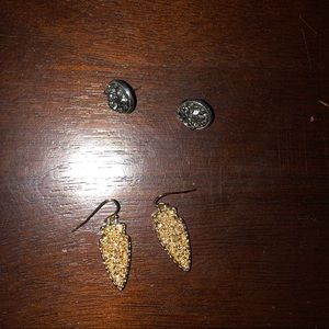 Graphite and gold earrings